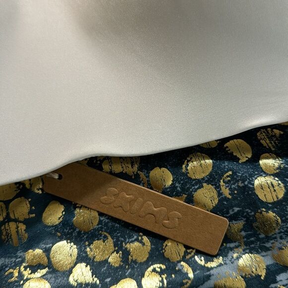 Skims body wireless strapless bra in color marble size 38DDDD - Picture 4 of 11